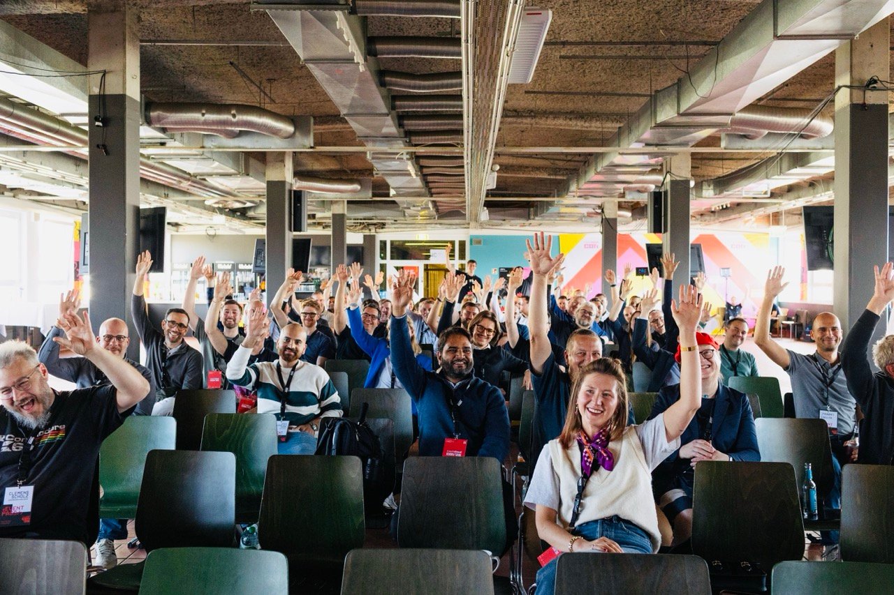 Hands up Large